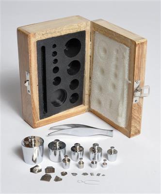 41233386_AWB100 Analytical Weight Set.jpg